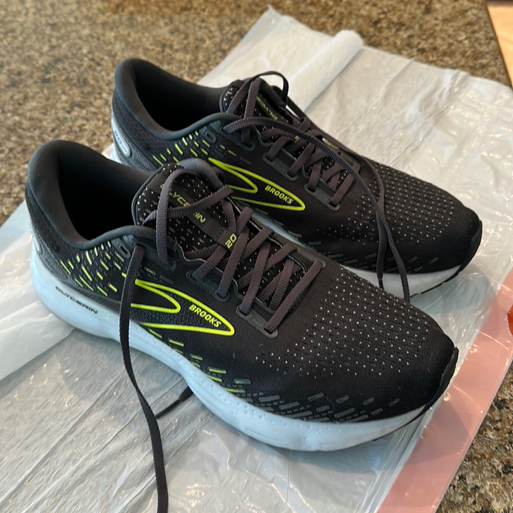 Men’s brooks running shoes, glycerin 20